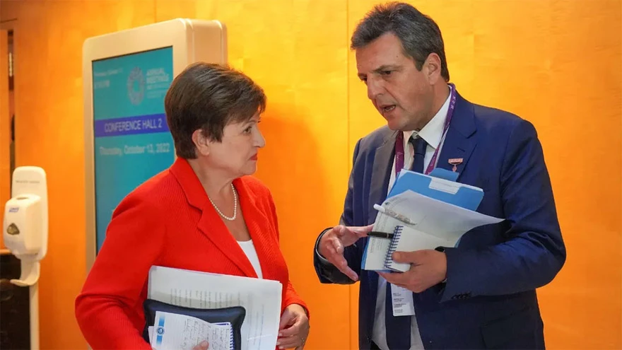 El FMI dijo que no al pedido argentino: confirmó que no eliminará los sobrecargos sobre sus créditos