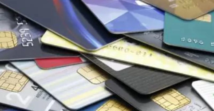 El uso de tarjetas de crédito cae por la inflación y la falta de actualización de los límites de compra