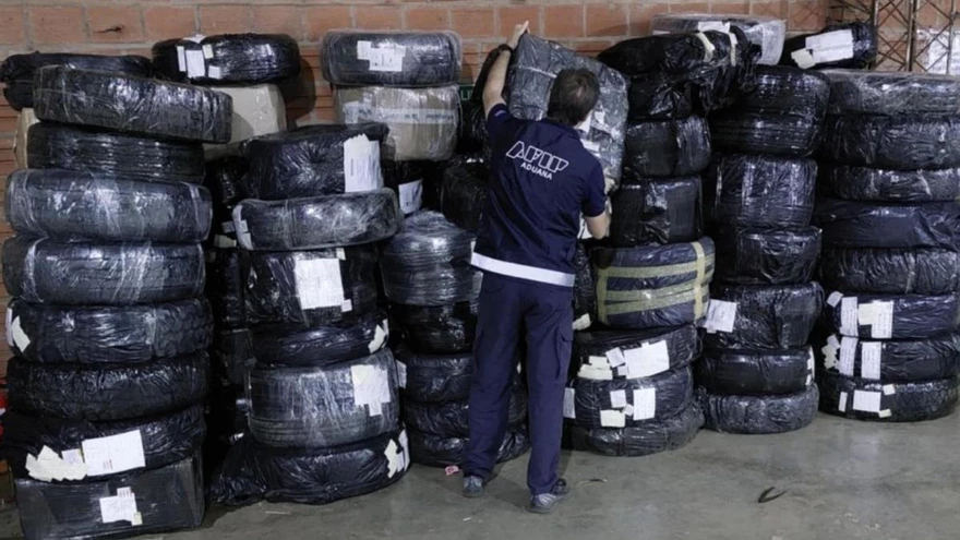 Neumáticos, una "obsesión": inflación y trabas a los importados disparan el contrabando millonario de cubiertas