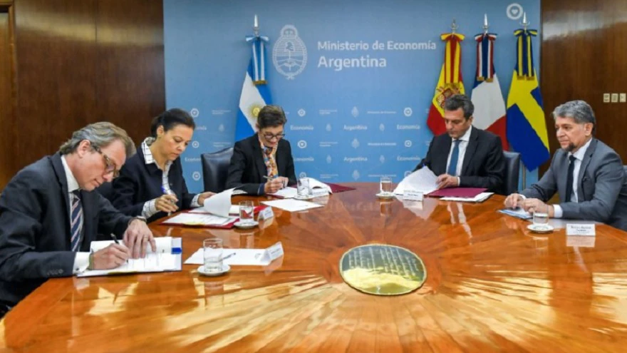 La Argentina firmó tres nuevos acuerdos con relación a la deuda con el Club de París