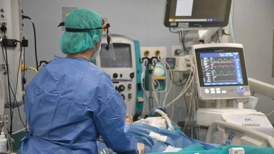 Coronavirus: bajan los casos nuevos, pero no así las muertes