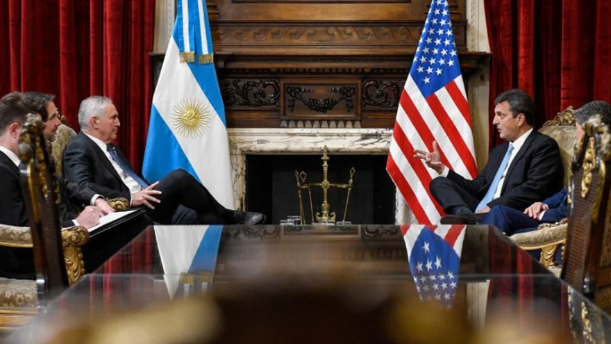 Por qué la "AFIP" de EE.UU. no entrega datos de contribuyentes argentinos, pese a la advertencia de Massa