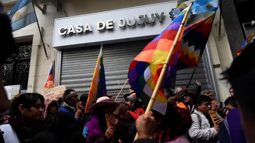 Organizaciones sociales y gremios protestan en el centro porteño en repudio a la represión en Jujuy