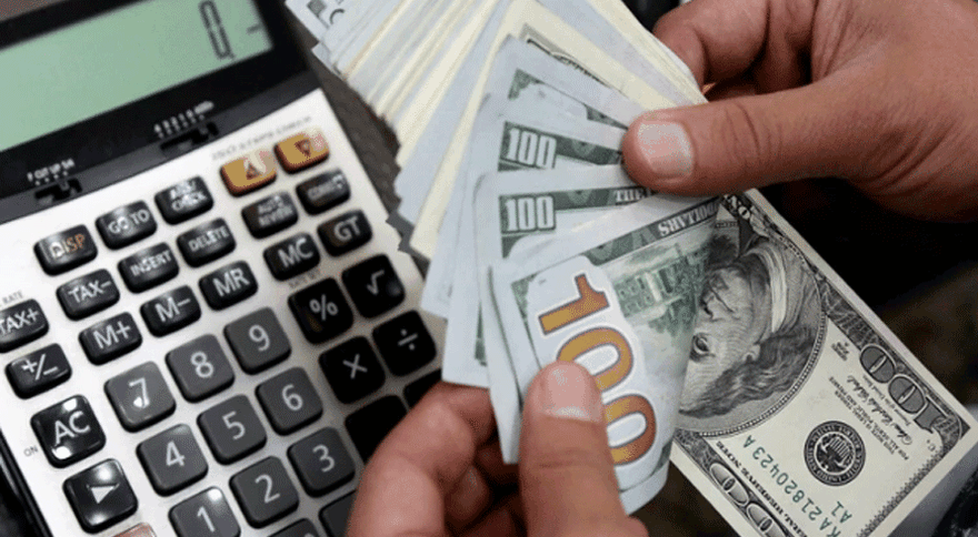 El dólar se volvió a mostrar volátil: mayorista tocó pico del año pero terminó fuera de la banda