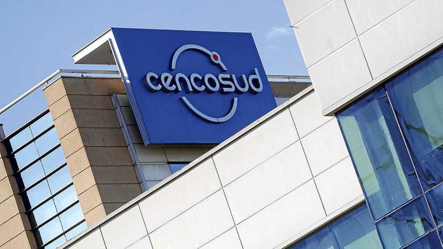 Por "efecto Argentina", las ganancias de Cencosud se derrumbaron a la mitad en Chile