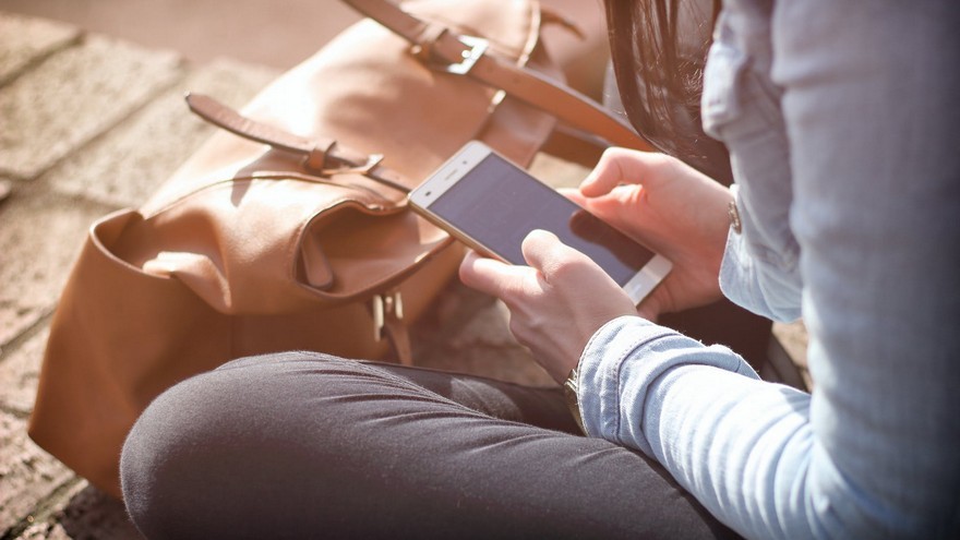 Cómo detectar si su pareja le espía el celular