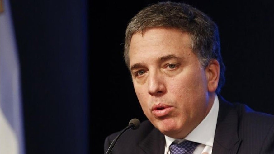 Para Dujovne, la Argentina "está terminando de superar la crisis"