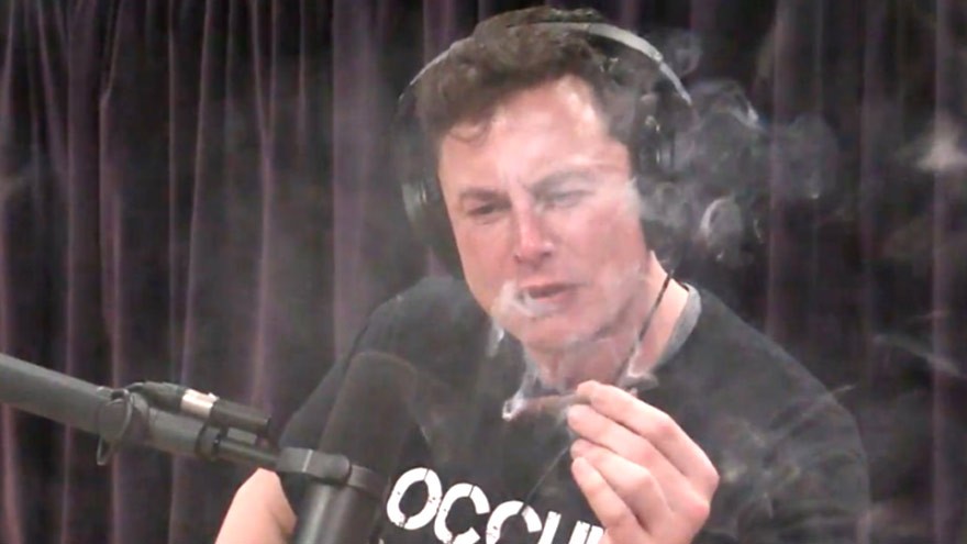 De los porros de Elon Musk a los excesos de John McAfee y la coca de Sean Parker
