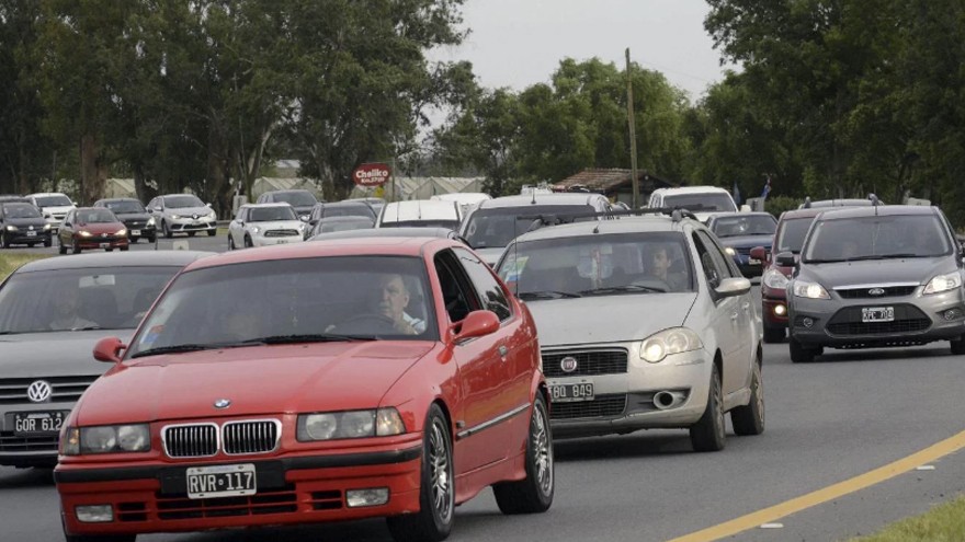 Cómo es y cuánto cuesta la nueva "cédula provisoria" para autos y motos que no fueron transferidos