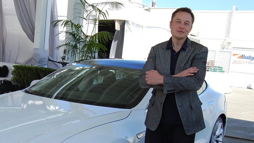 La sangría en Tesla no se detiene: renunció su vicepresidente de finanzas y operaciones
