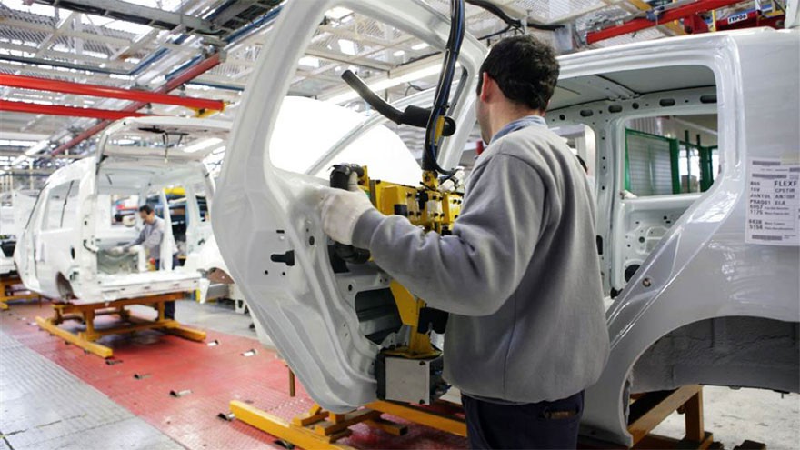 Boom de ventas de autos en Brasil lleva optimismo a la golpeada industria argentina