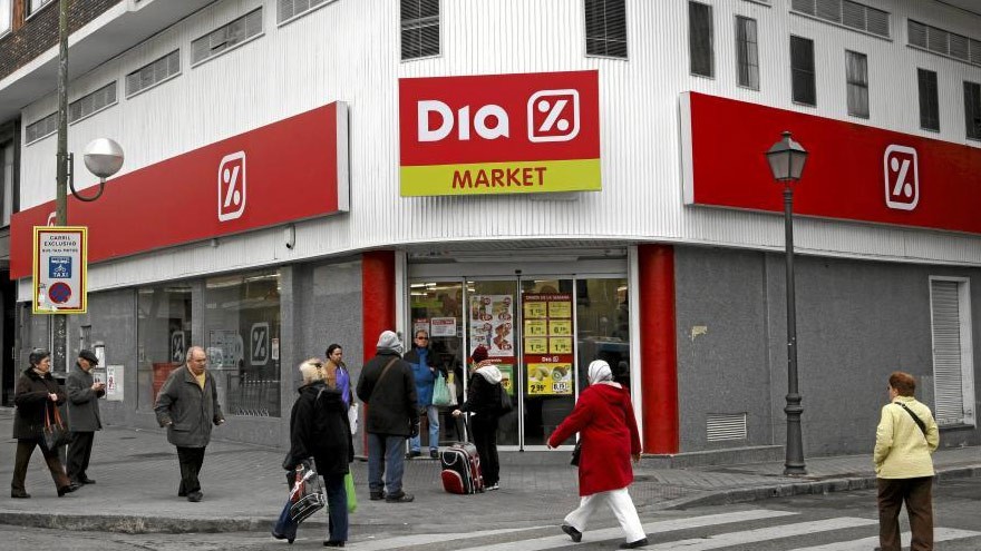 Crisis de los supermercados: Dia se desploma en la bolsa y cambia a su presidenta
