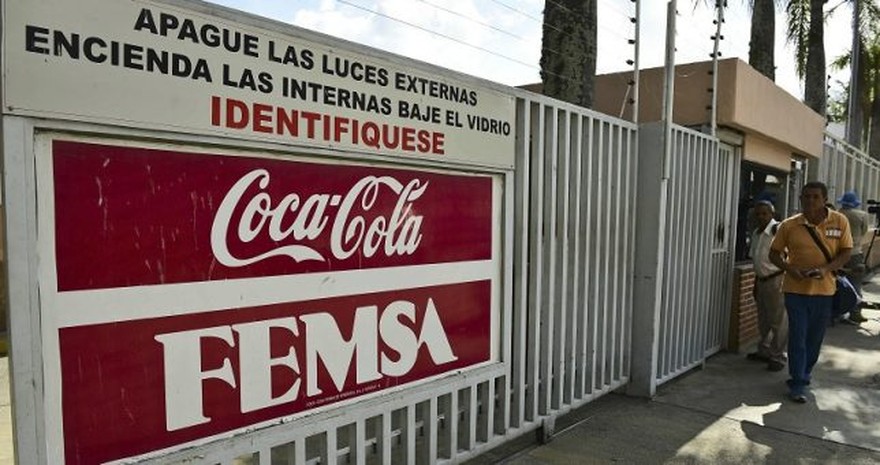 Con aval de Camioneros, trabajadores paralizan las actividades en Coca Cola