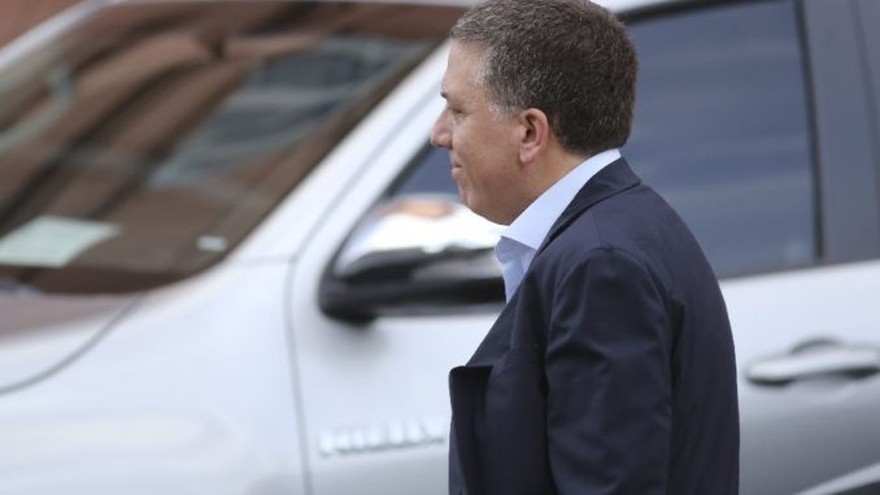 Escrache a Dujovne en Hacienda: “Nos van a dejar fundidos”