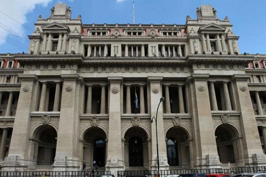 Desde hoy, multan a los vehículos que ingresen en la zona de Tribunales