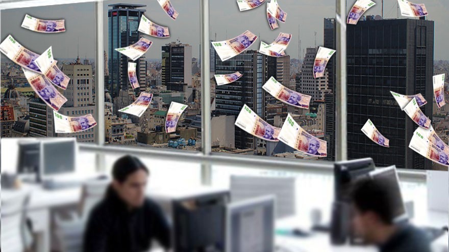 El Gobierno culpa a un economista K de haber causado la disparada del riesgo país y el dólar