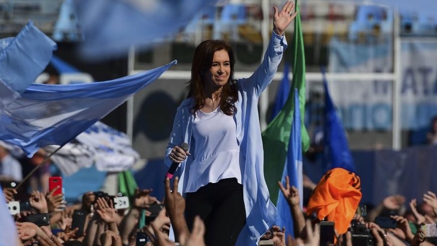 Fondo inglés, sin pelos en la lengua: "El regreso de Cristina significaría un desastre económico para el país"