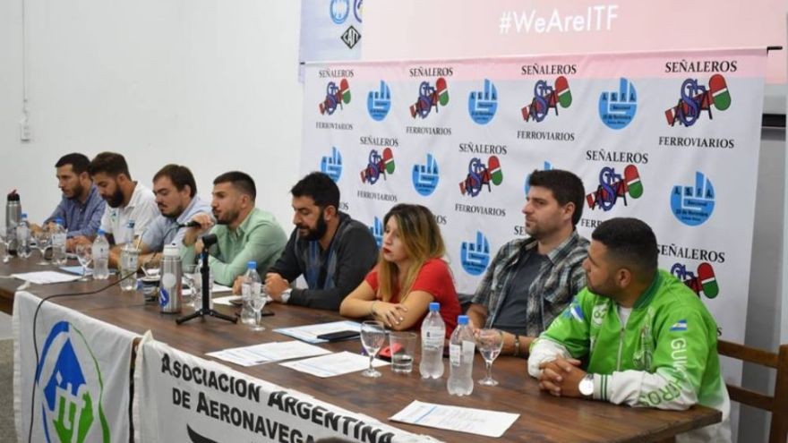 Gremios del transporte cuestionaron las políticas aerocomerciales y llamaron a la unidad sindical