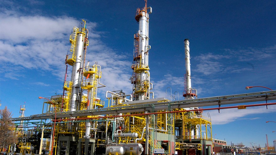 Con respaldo del Gobierno: petroleras negocian con "traders" para exportar naftas y desactivar cualquier parálisis en las refinerías