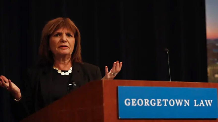 La ministra Patricia Bullrich defendió al policía acusado de provocare la muerte a una persona