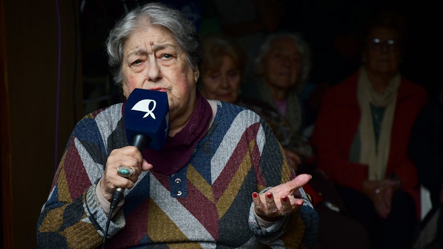 Hebe de Bonafini: "Es cierto que Macri se cae solo, pero hay que ayudarlo con un empujoncito"