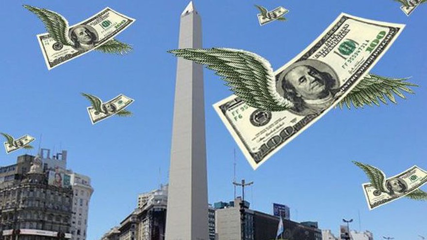 Crece la fuga de dólares: más argentinos invierten en el exterior