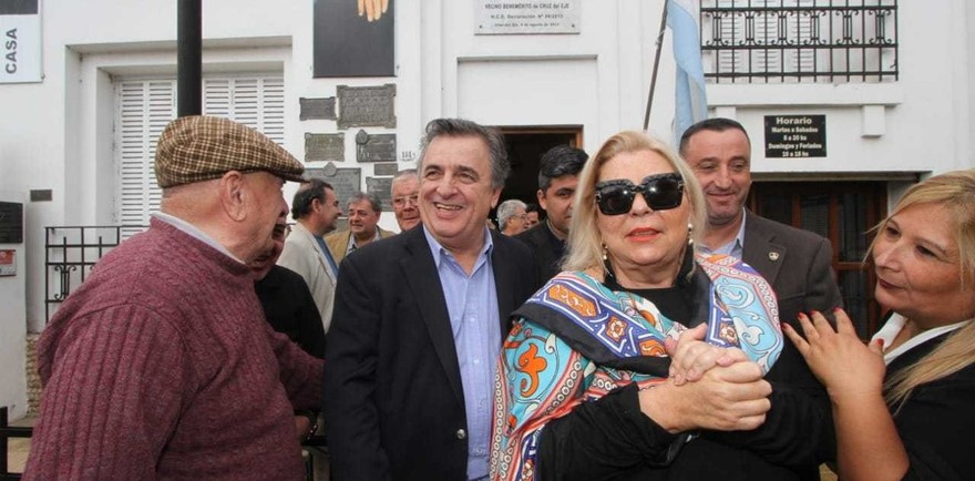 "¡Dejen de quejarse! Yo el otro día no podía pagar el mínimo de las tarjetas y vendí el auto"
