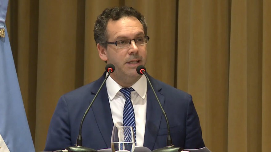 Sandleris atribuyó la mejora al freno tarifario y advirtió que seguirá la mano dura en materia monetaria