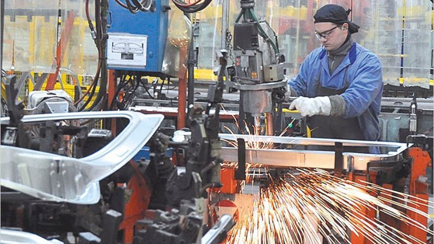 Por la crisis automotriz, cierra otra empresa autopartista