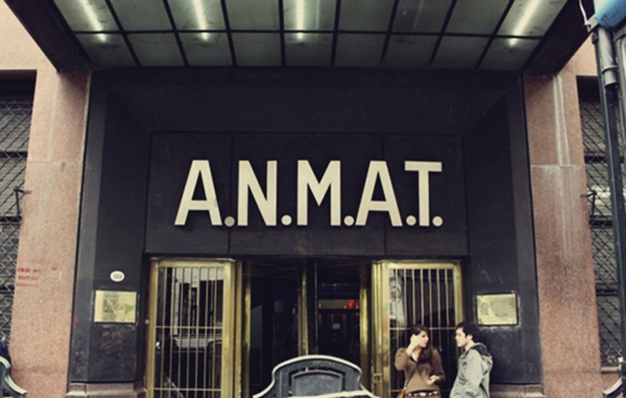 La ANMAT prohibió la venta de dos productos alimenticios y uno médico