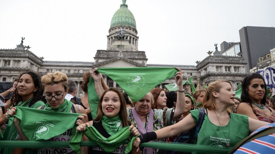 Ya ingresaron a Diputados los proyectos de legalización del aborto y Plan de los 1000 días