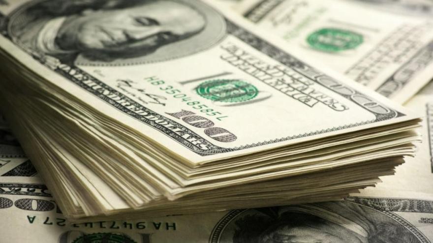 El dólar se despertó sobre el fin de semana: subió más de 50 centavos y superó los $45