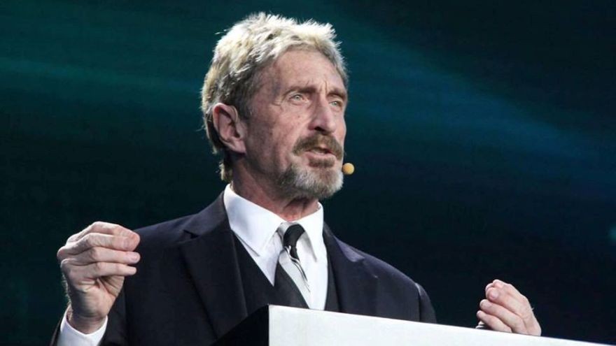John McAfee hackeó al gobierno de EE.UU. y amenazó con entregar 31 teras de datos incriminatorios