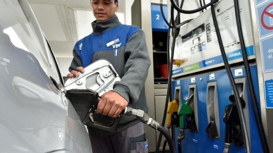 Avanza una resolución para autorizar el autoservicio de naftas