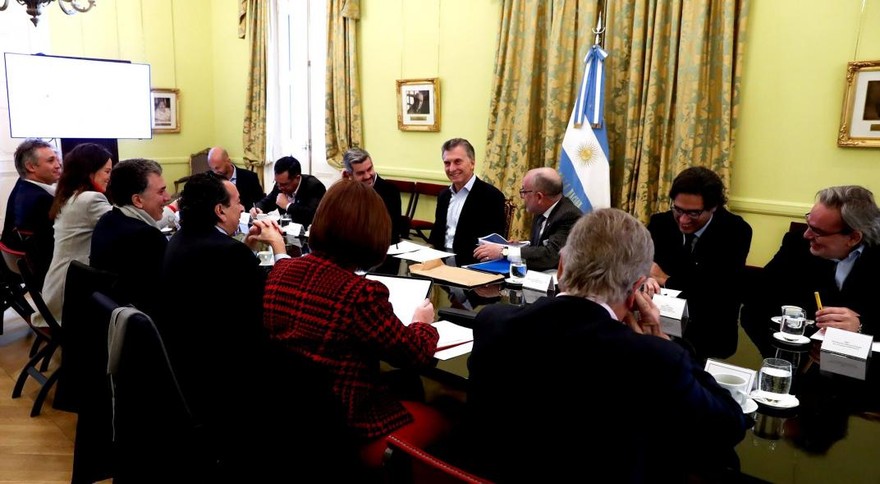 Un chat hizo cambiar la estrategia del Gobierno: "Van a buscar canjearnos gobernabilidad por rendición"