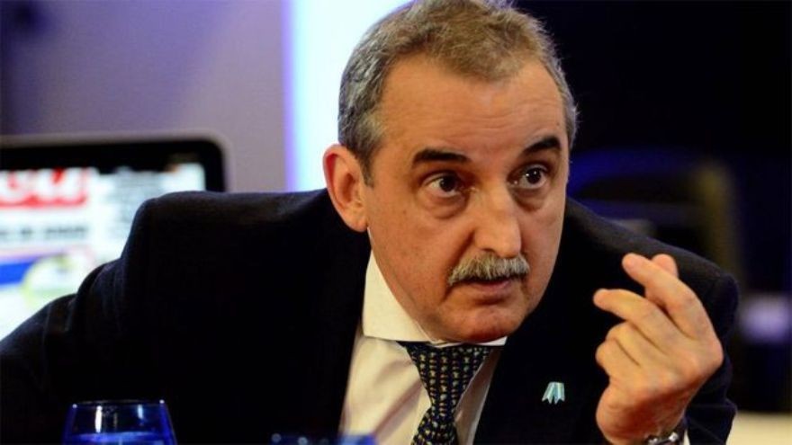 Ladrón robó en la casa de Guillermo Moreno y abrió una botella de champagne: fue detenido