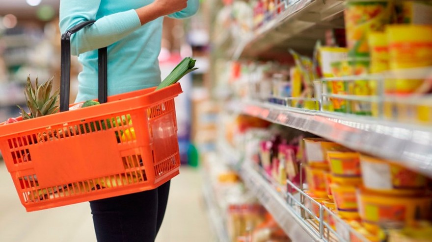 La canasta básica se encareció un 2,5% en julio y acumula un incremento interanual del 58,6%