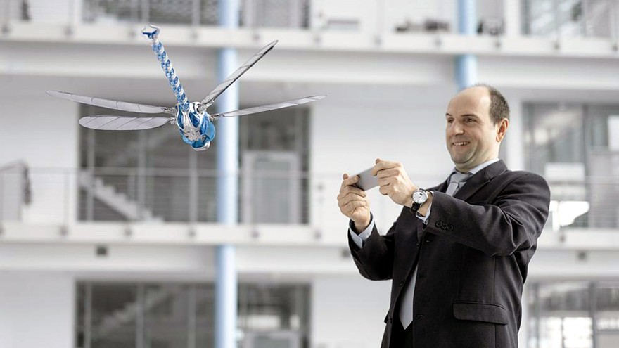 La libélula robot más grande del mundo consigue el récord Guinness