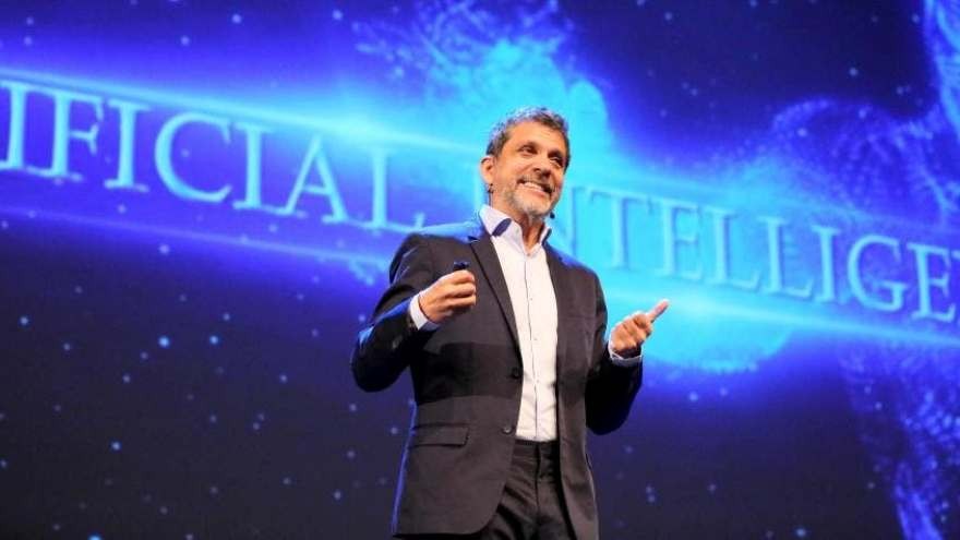Quién es Orlando Ayala, el hombre que hizo llorar a Bill Gates