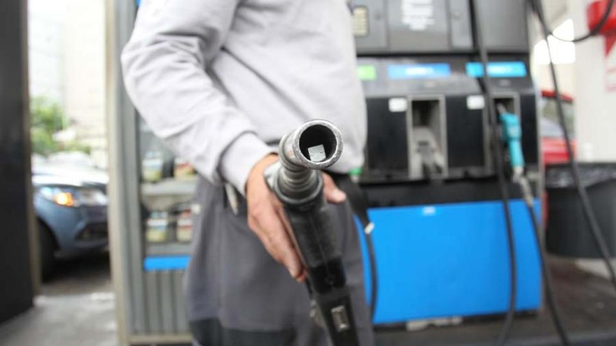 Congelamiento del precio de los combustibles: cuánto deberían valer las naftas luego del día 90