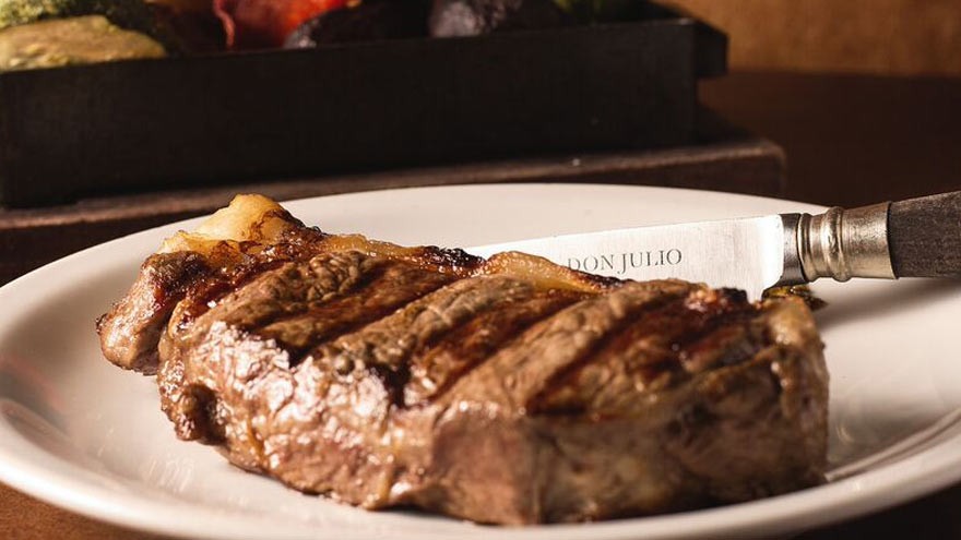 ¿Cuánto te sale hacer un asado comprando la carne en Don Julio, el mejor restaurante de América Latina?
