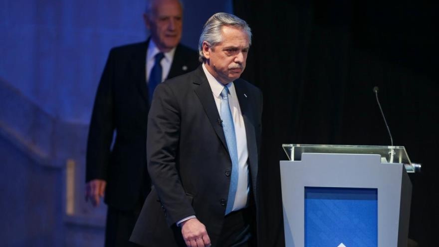 Alberto Fernández: "No sé en qué país vive Macri, los dólares que nos dio el FMI se los llevaron sus amigos"