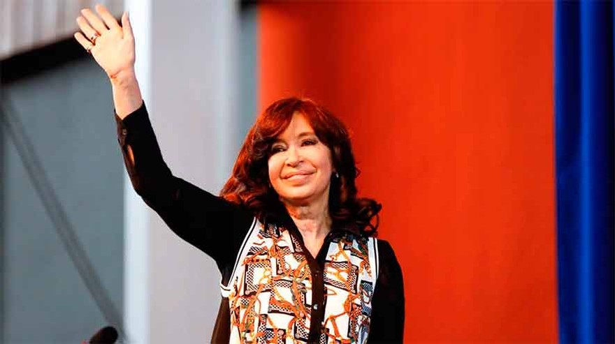 Un día después de asumir como vice de Alberto, Cristina pidió autorización judicial para viajar a Cuba