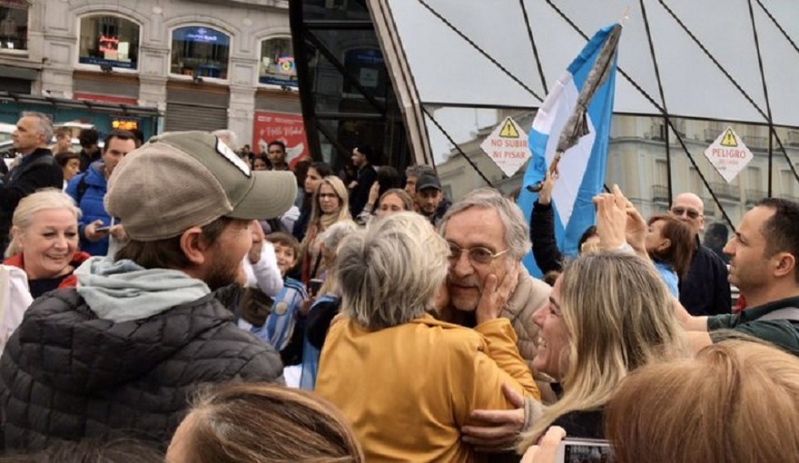 Video: Brandoni cantó el himno en Madrid durante "Marcha del Millón"