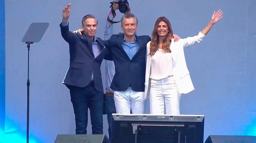 En medio del fervor de la "Marcha del Millón", Macri tuvo afectuosas palabras para Juliana Awada y Pichetto