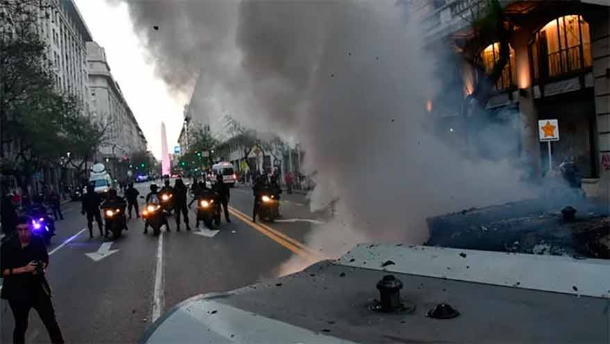 Gobierno analiza medidas preventivas para empresas con capitales chilenos y refuerza la seguridad en la embajada