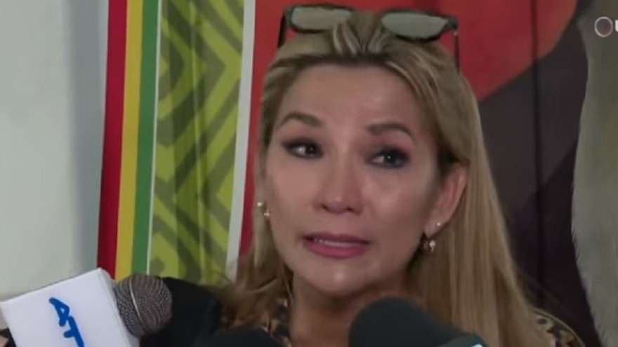 Crisis en Bolivia: la opositora vice del Senado dijo entre lágrimas que aceptaría la presidencia temporal