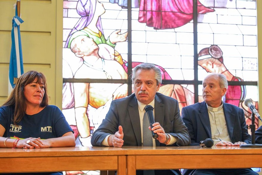 Alberto F. se reunió con movimientos sociales y les anticipó: "Lo que viene es el gobierno de ustedes"
