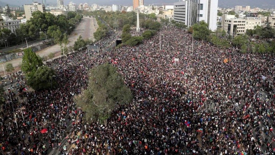 Histórico acuerdo en Chile: llamarán a un plebiscito para reformar la Constitución de Pinochet
