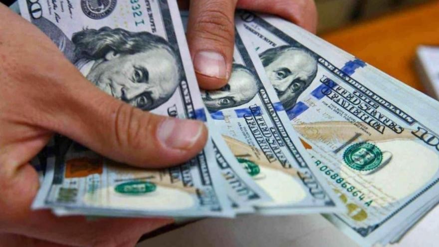 Contra todos los pronósticos, la semana terminó en calma y se achicó más la brecha entre el dólar blue y el oficial
